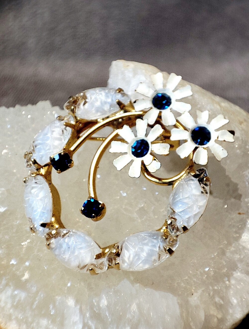 Round Fruit Salad Molded Lucite Vintage Brooch Gold Tone Sapphire Stones Enamel